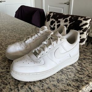 NIKE AIR FORCES